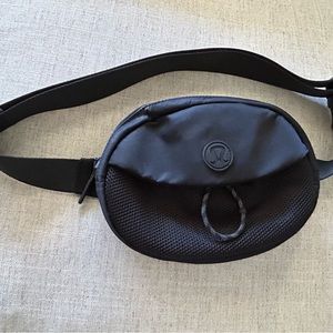 Lululemon Fanny pack. Good condition, barely used. Will ship fast